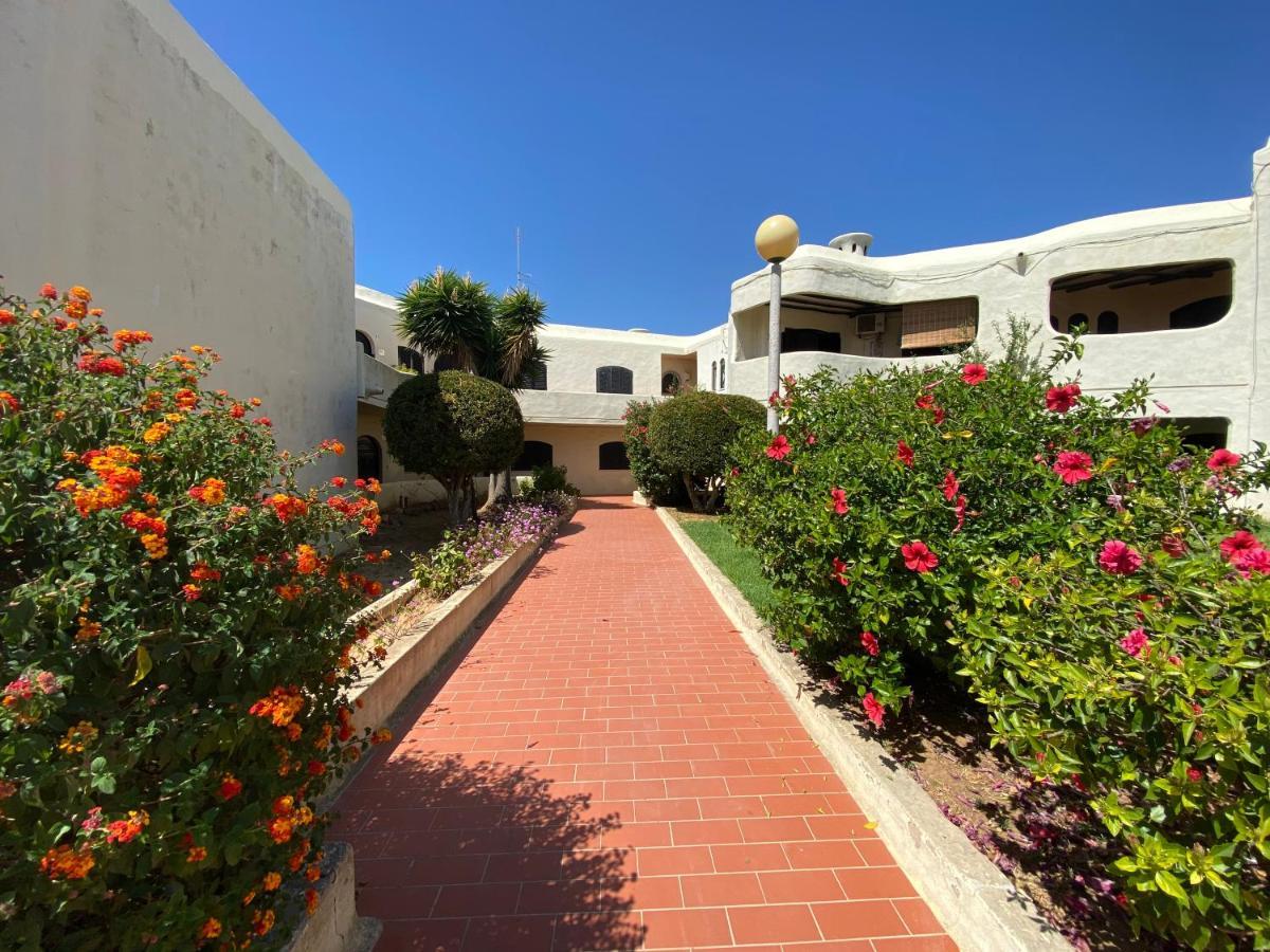 Peaceful & Spacious Apt With Parking & Queen Bed Carvoeiro  Bagian luar foto